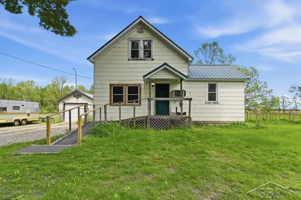 412 W Almeda Beach Road Garfield Township MI 48650