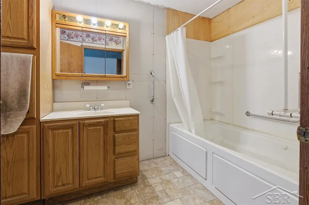 412 W Almeda Beach Road Garfield Township MI 48650