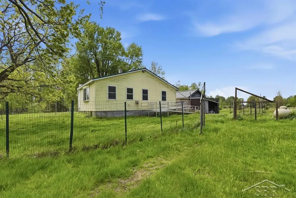 412 W Almeda Beach Road Garfield Township MI 48650