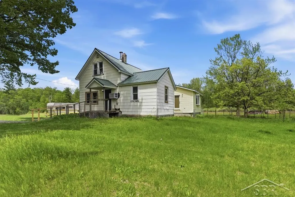 412 W Almeda Beach Road Garfield Township MI 48650