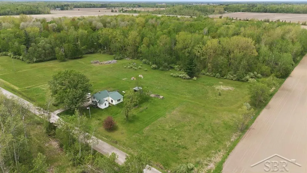 412 W Almeda Beach Road Garfield Township MI 48650