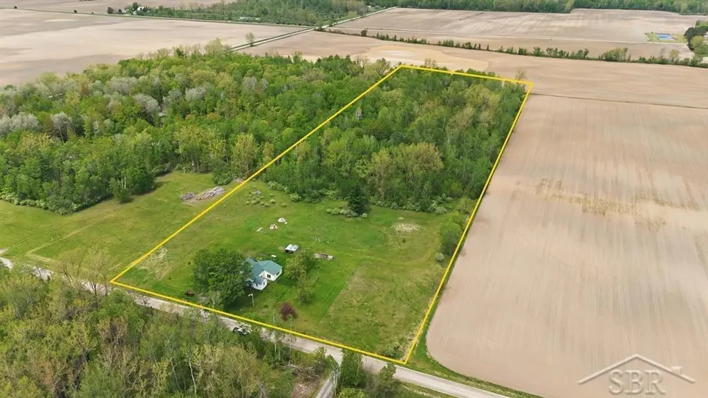 412 W Almeda Beach Road Garfield Township MI 48650