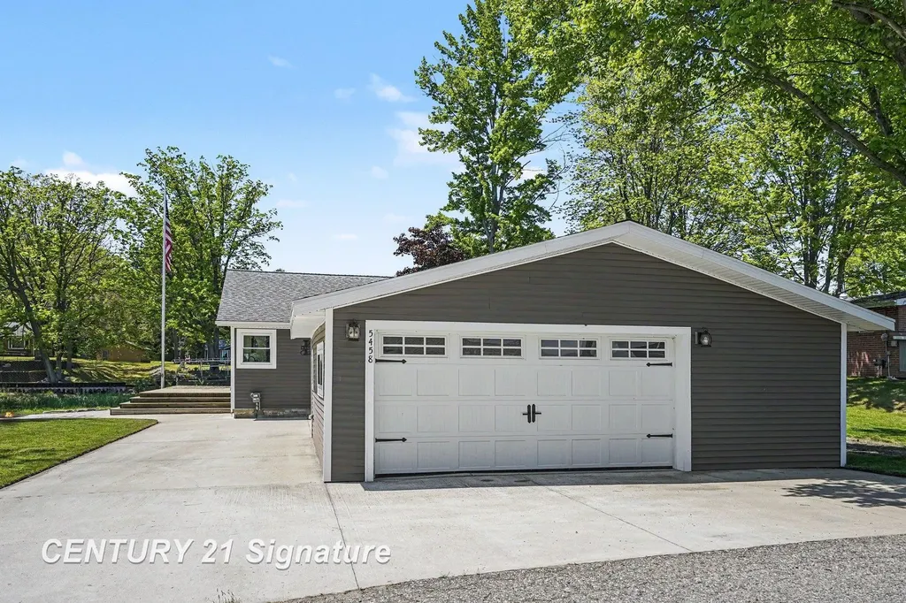 5458 Oakridge Drive Tobacco Township MI 48612