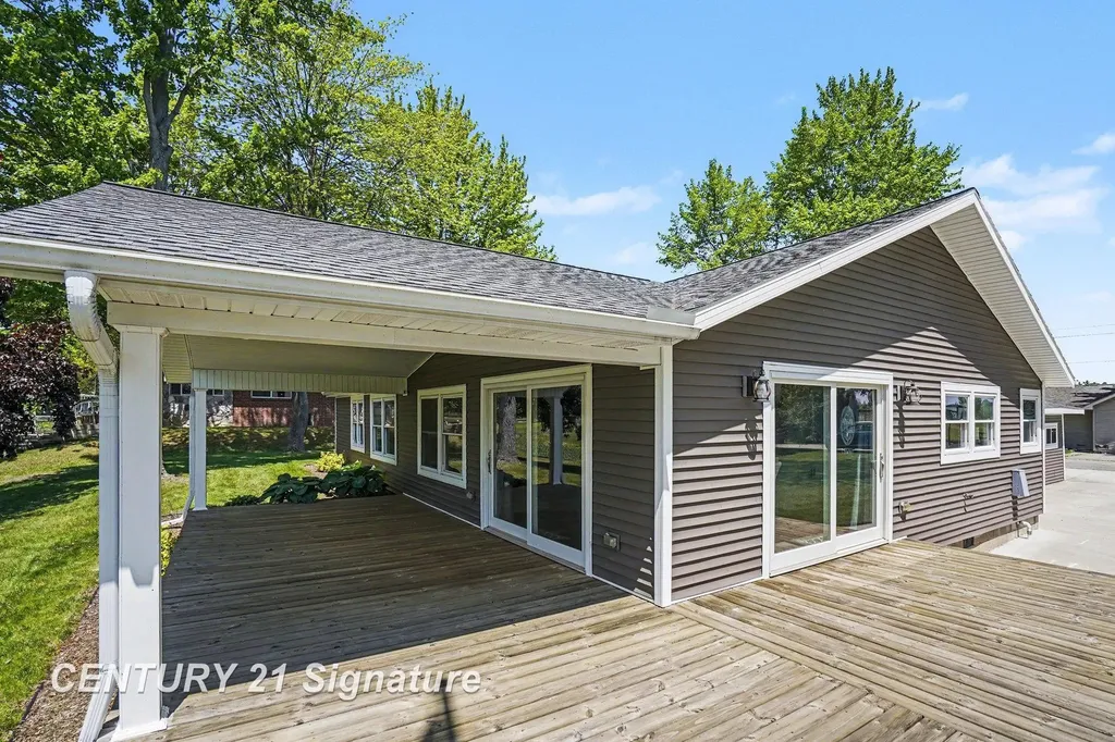 5458 Oakridge Drive Tobacco Township MI 48612