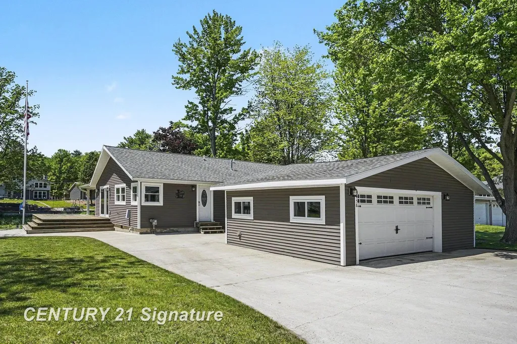 5458 Oakridge Drive Tobacco Township MI 48612