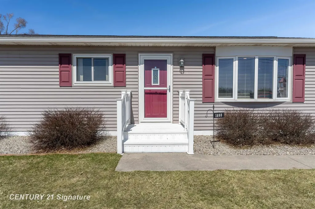 1600 Hotchkiss Road Williams Charter Township MI 48623