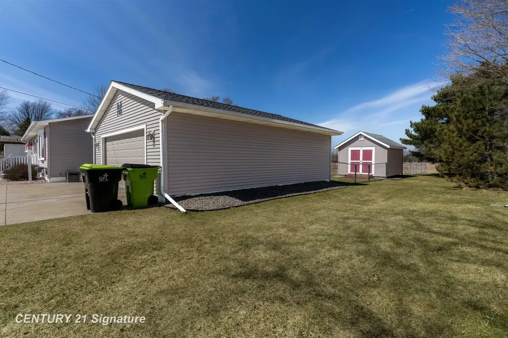 1600 Hotchkiss Road Williams Charter Township MI 48623