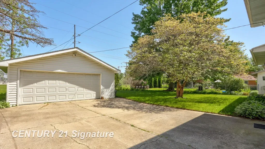 4816 Leaside Drive Saginaw Charter Township MI 48603