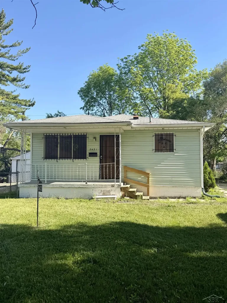 2431 Ledyard Street Saginaw City MI 48601