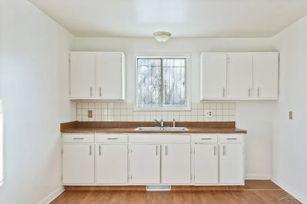 2431 Ledyard Street Saginaw City MI 48601