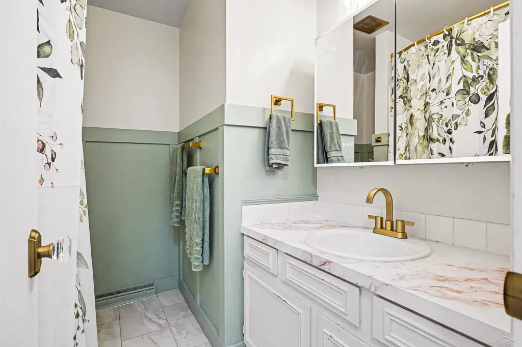 2946 Reppuhn Drive Saginaw Charter Township MI 48603
