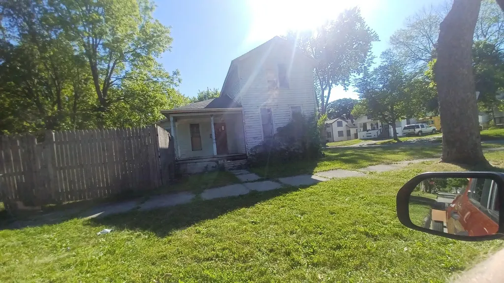 921 Monroe Street Saginaw City MI 48602