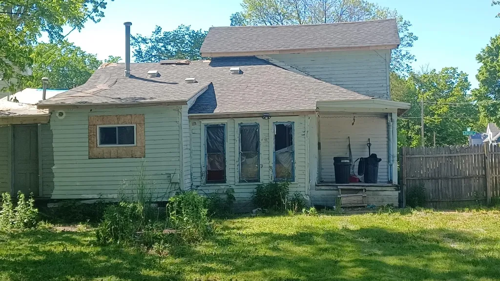 921 Monroe Street Saginaw City MI 48602