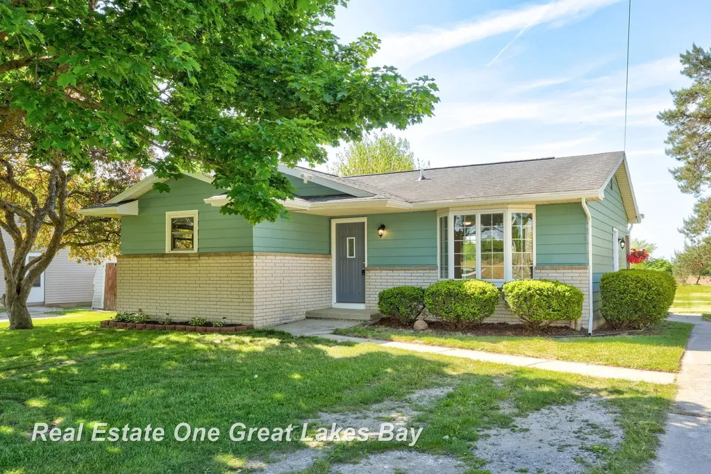 1813 Van Geisen Road Caro City MI 48723