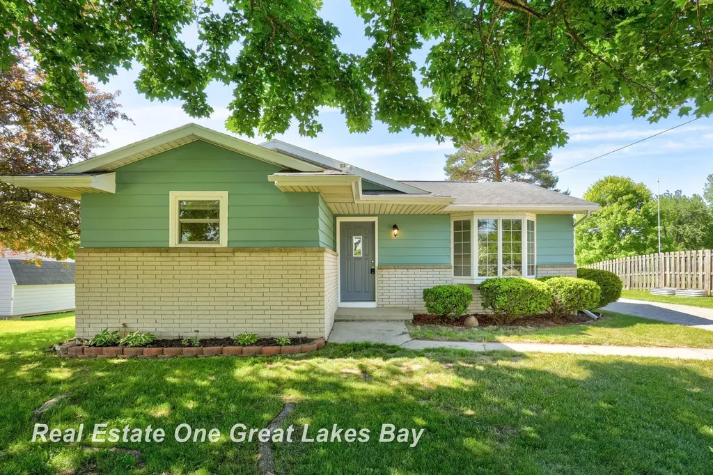 1813 Van Geisen Road Caro City MI 48723
