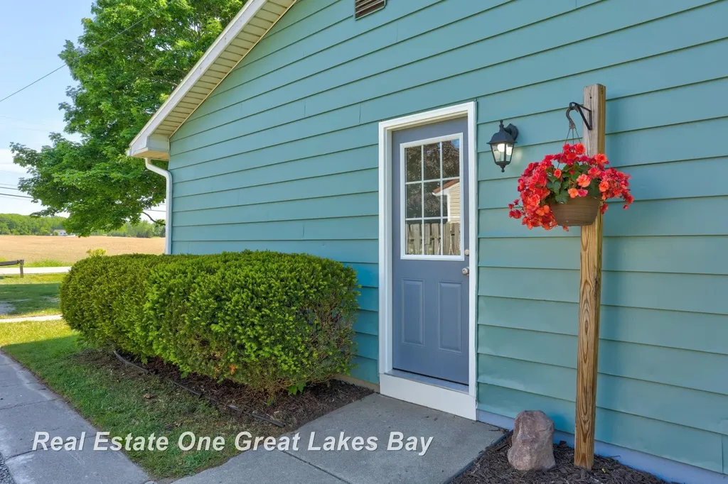 1813 Van Geisen Road Caro City MI 48723
