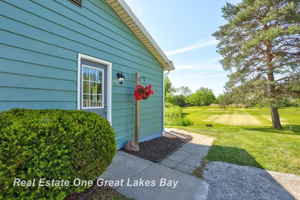 1813 Van Geisen Road Caro City MI 48723