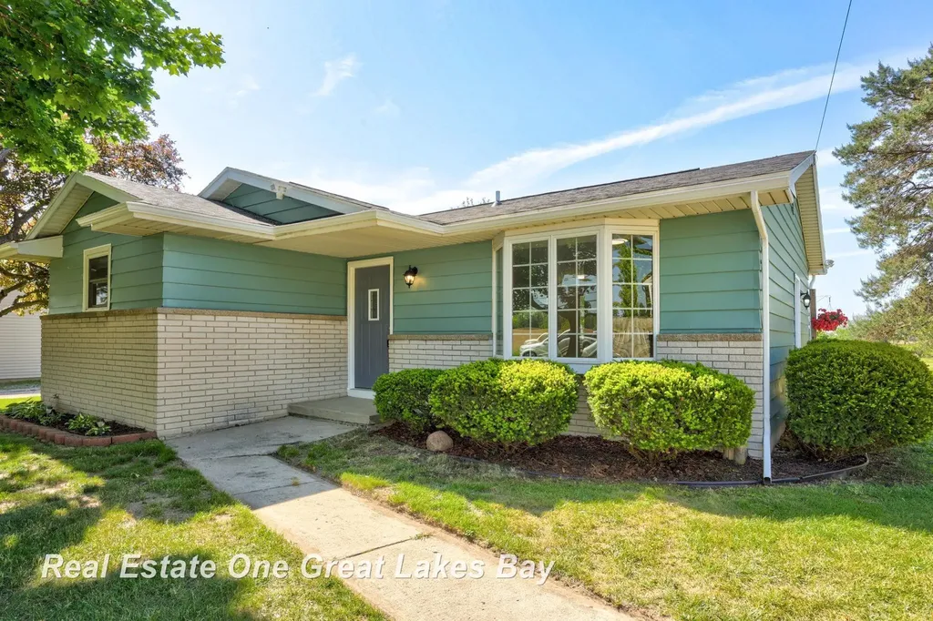 1813 Van Geisen Road Caro City MI 48723