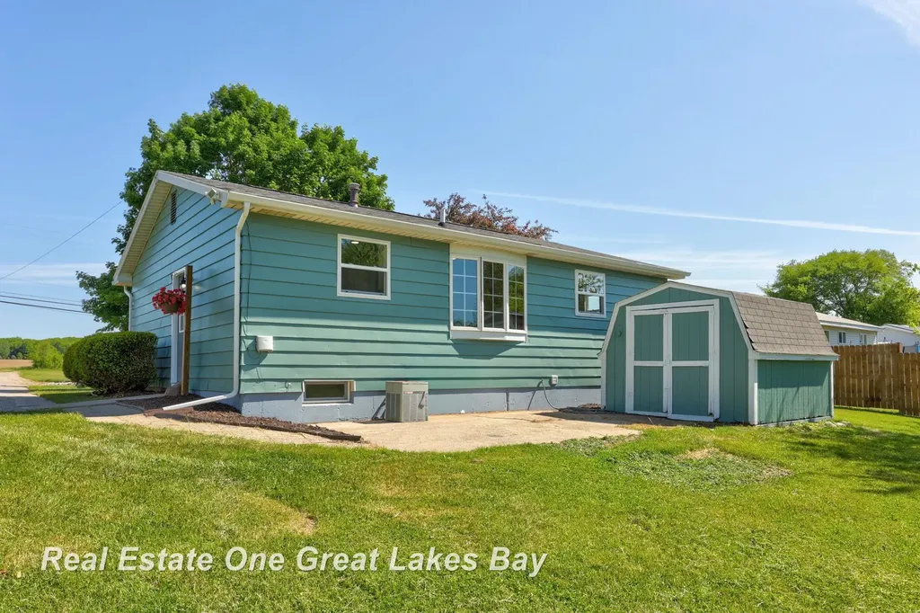 1813 Van Geisen Road Caro City MI 48723