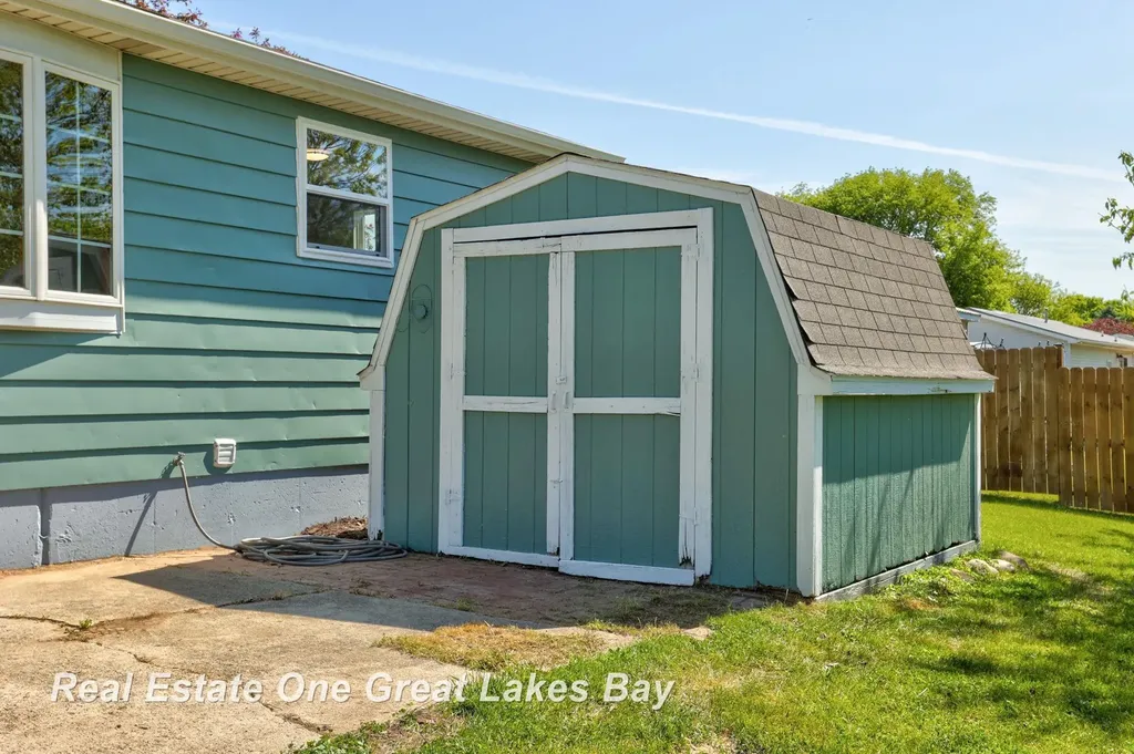 1813 Van Geisen Road Caro City MI 48723