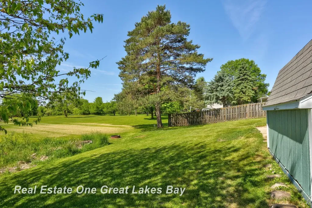 1813 Van Geisen Road Caro City MI 48723