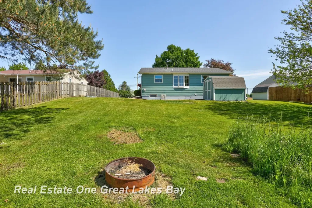 1813 Van Geisen Road Caro City MI 48723