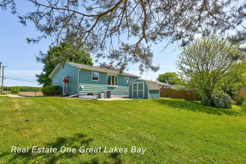 1813 Van Geisen Road Caro City MI 48723