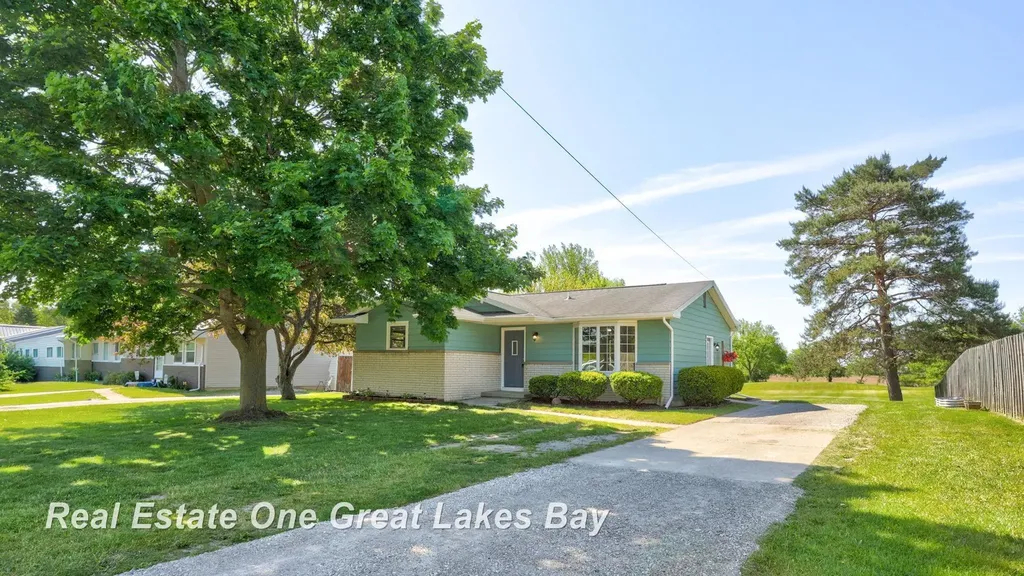 1813 Van Geisen Road Caro City MI 48723