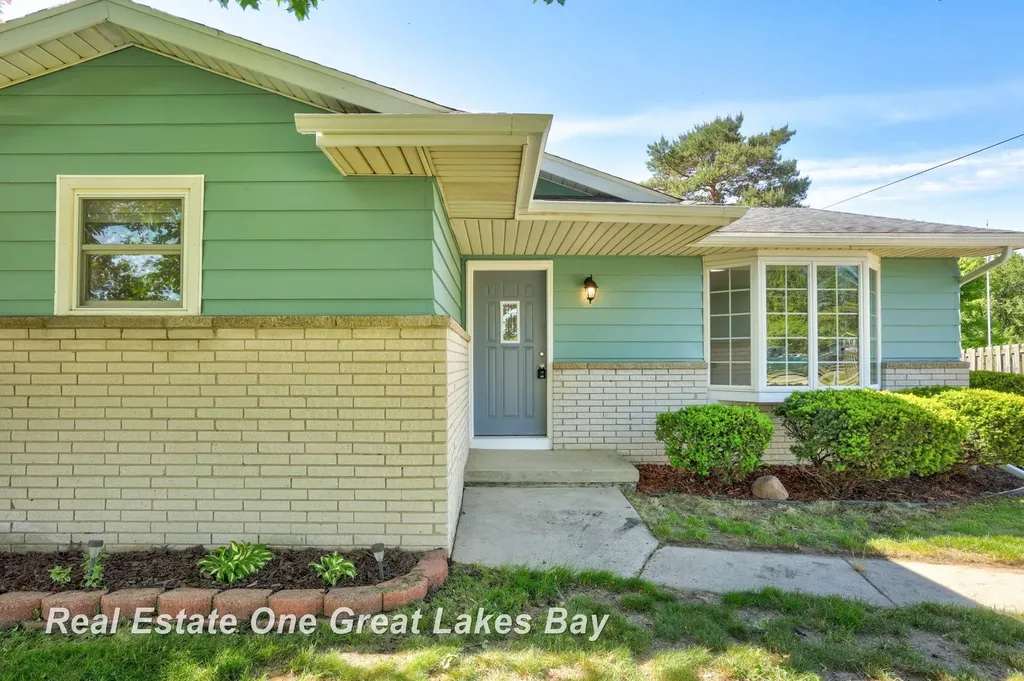 1813 Van Geisen Road Caro City MI 48723