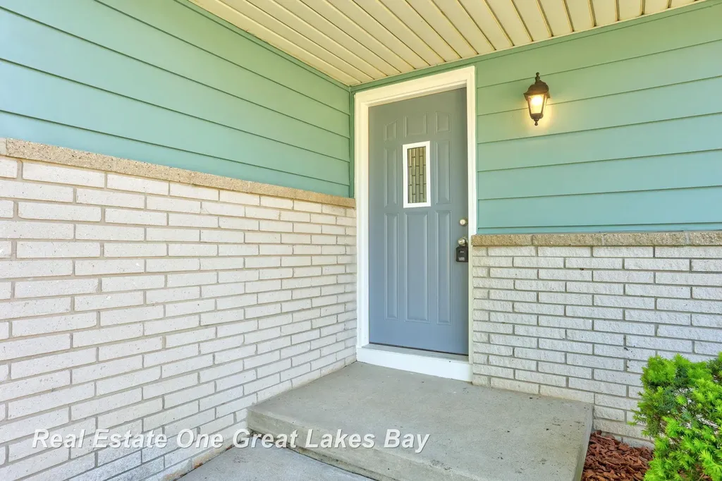 1813 Van Geisen Road Caro City MI 48723