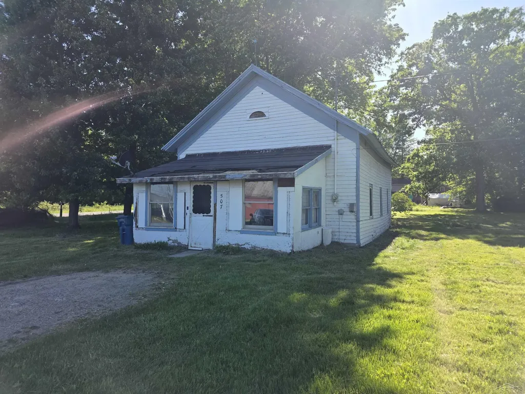 507 N Nine Mile Road Sanford Village MI 48657