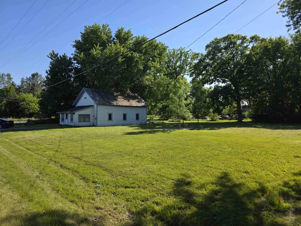 507 N Nine Mile Road Sanford Village MI 48657