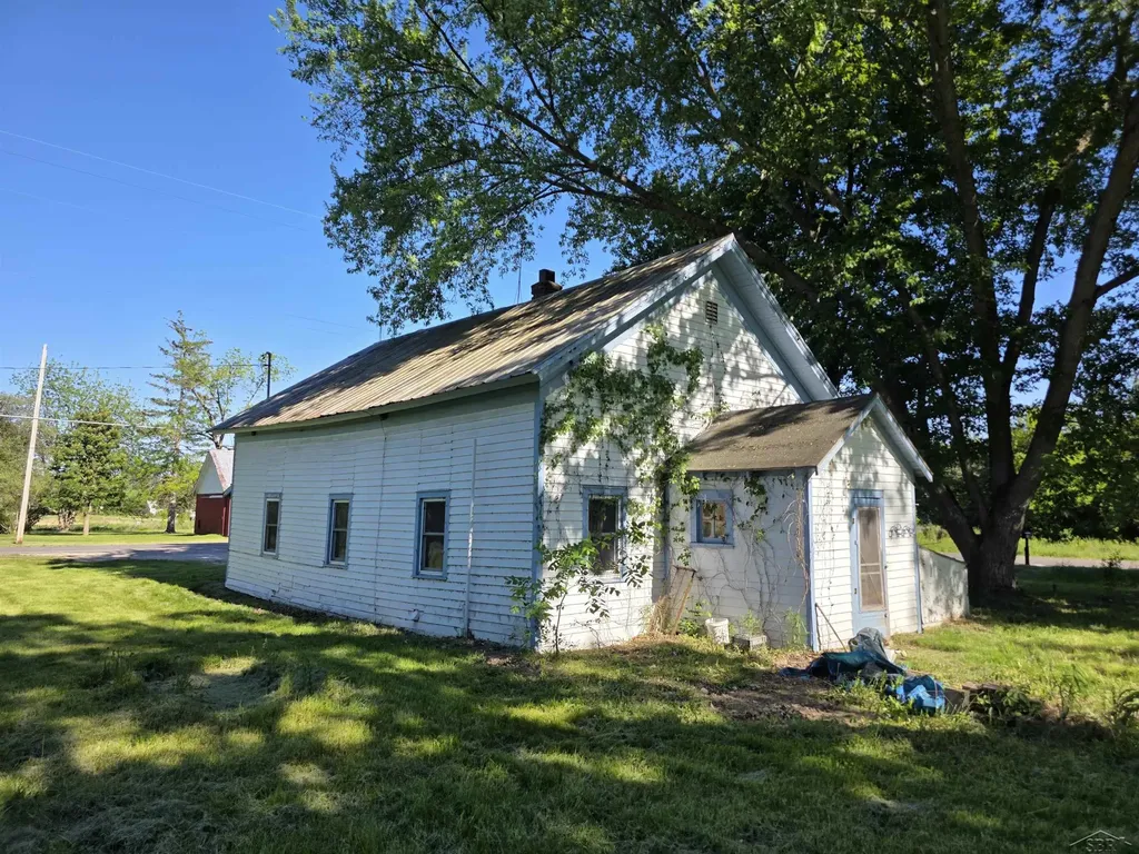 507 N Nine Mile Road Sanford Village MI 48657