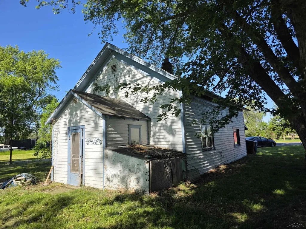 507 N Nine Mile Road Sanford Village MI 48657