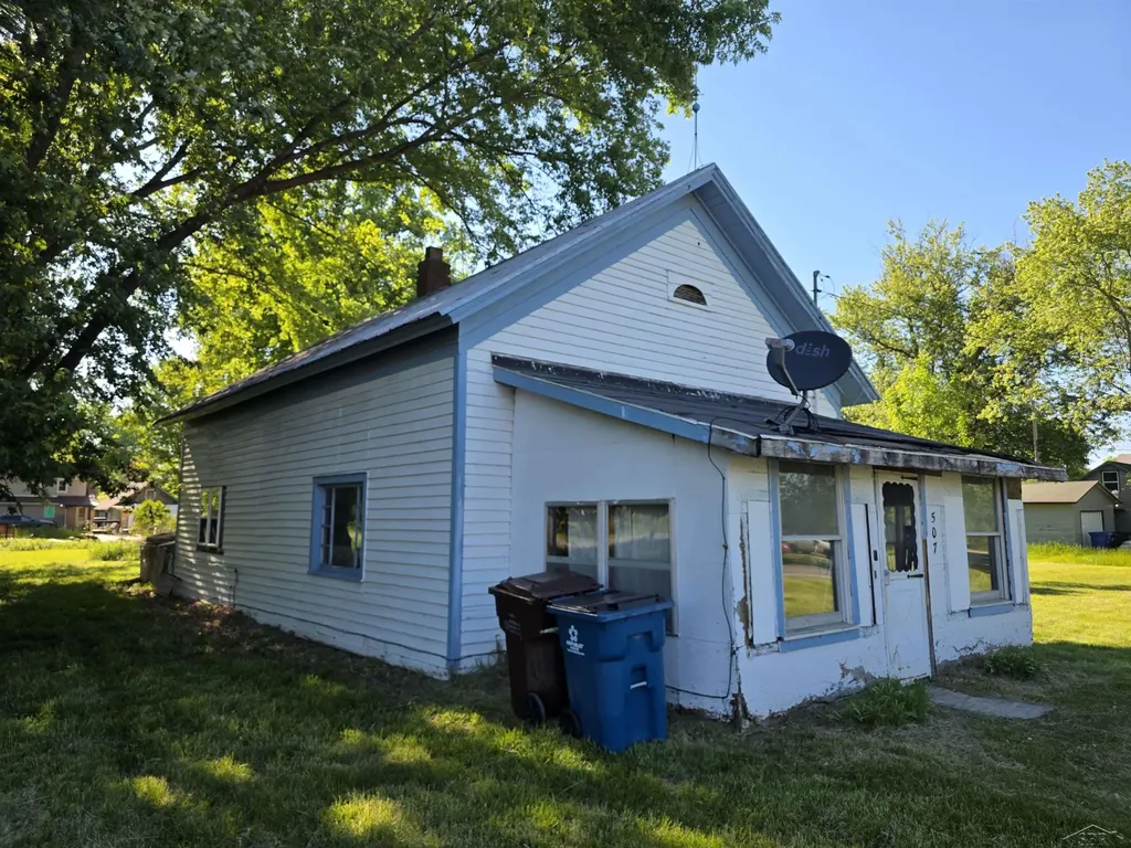 507 N Nine Mile Road Sanford Village MI 48657