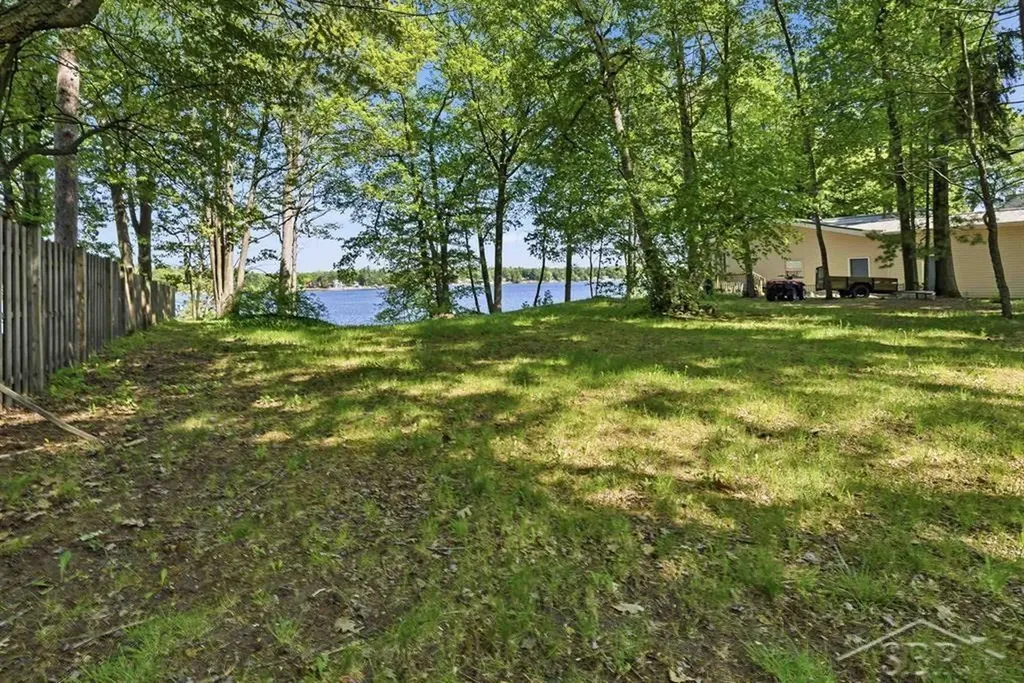 3340 N Lakeside Drive Jerome Township MI 48657