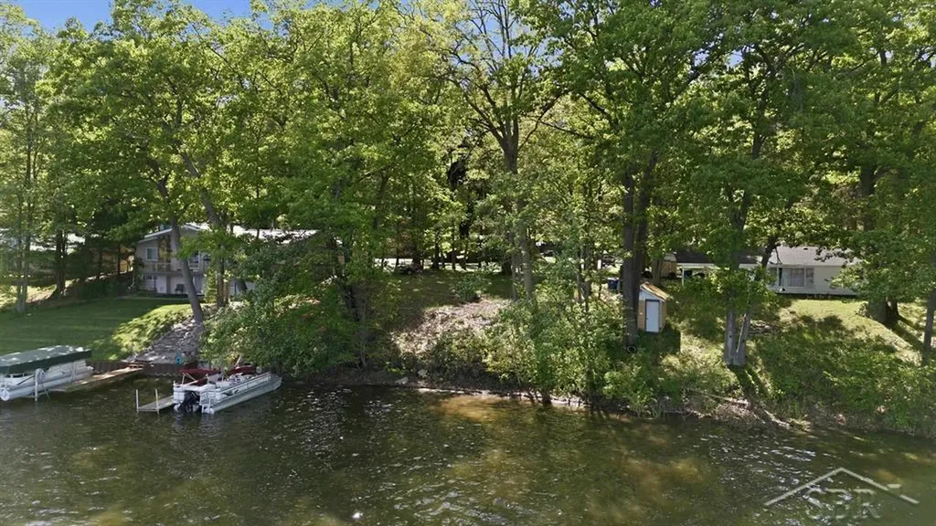 3340 N Lakeside Drive Jerome Township MI 48657