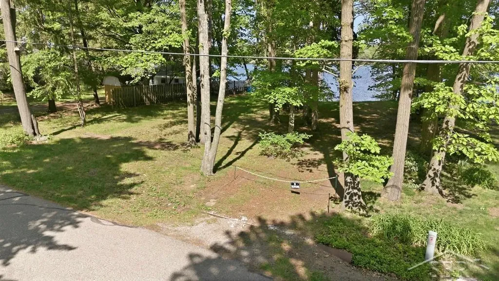 3340 N Lakeside Drive Jerome Township MI 48657
