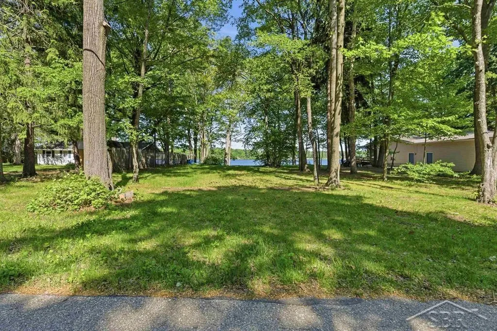 3340 N Lakeside Drive Jerome Township MI 48657