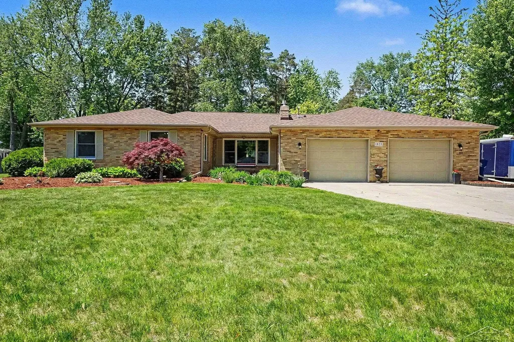 1825 Coolidge Avenue Saginaw Charter Township MI 48638