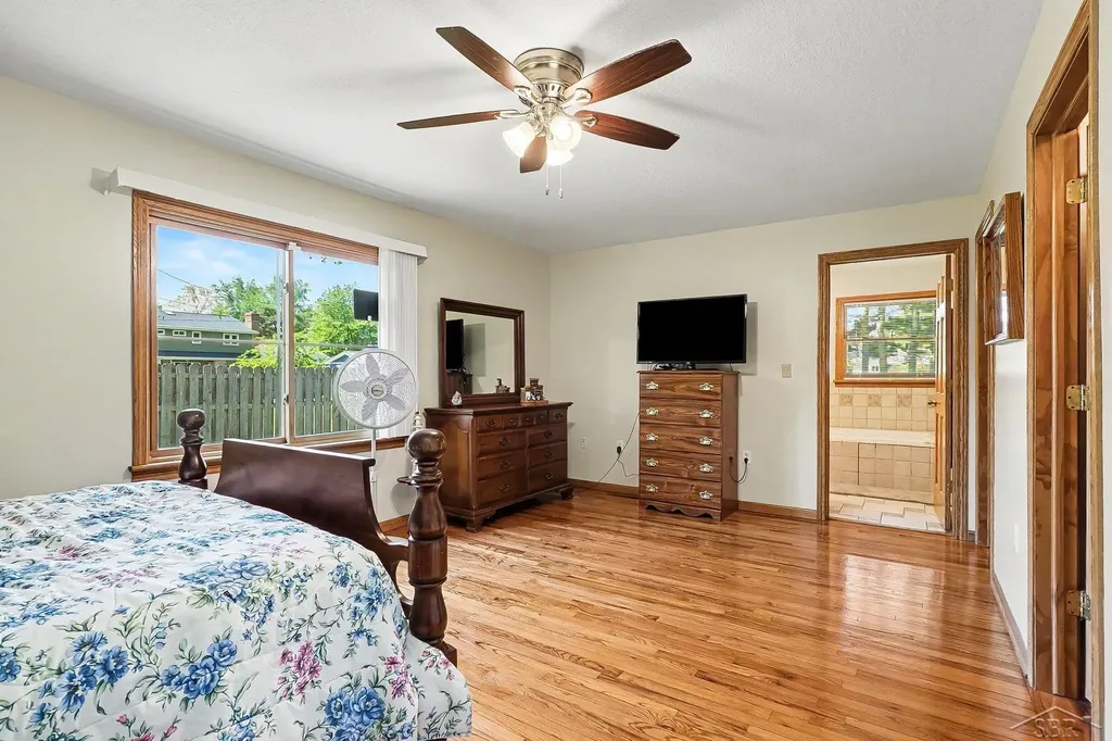 1825 Coolidge Avenue Saginaw Charter Township MI 48638