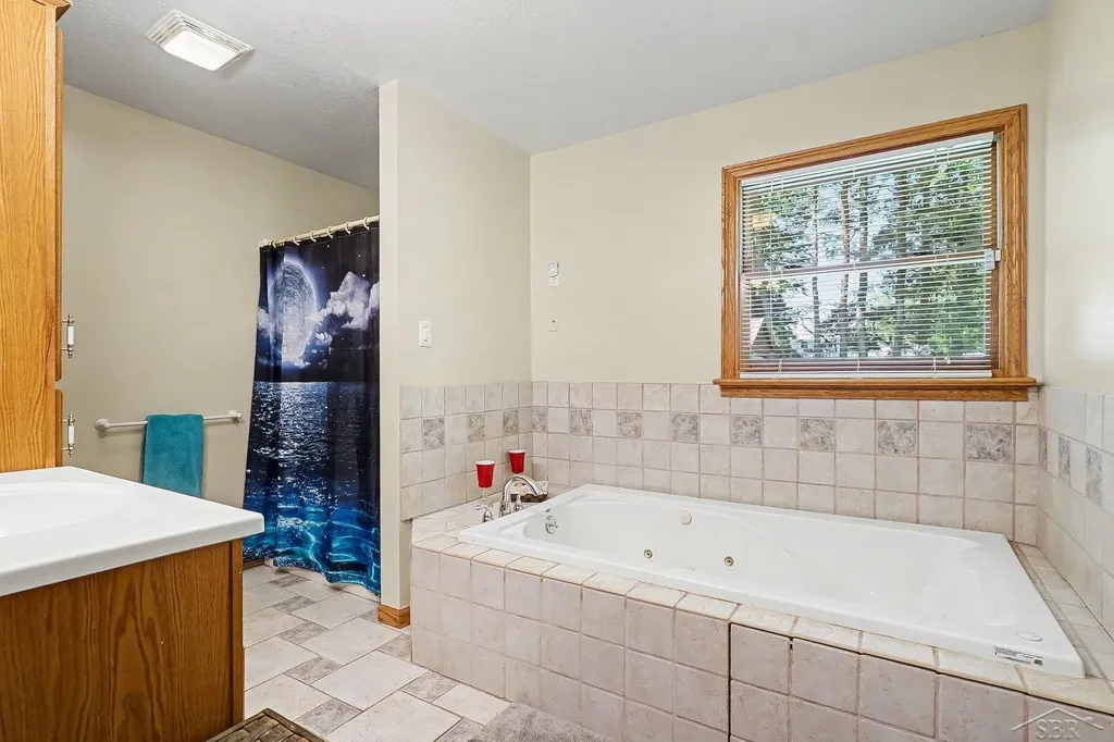 1825 Coolidge Avenue Saginaw Charter Township MI 48638