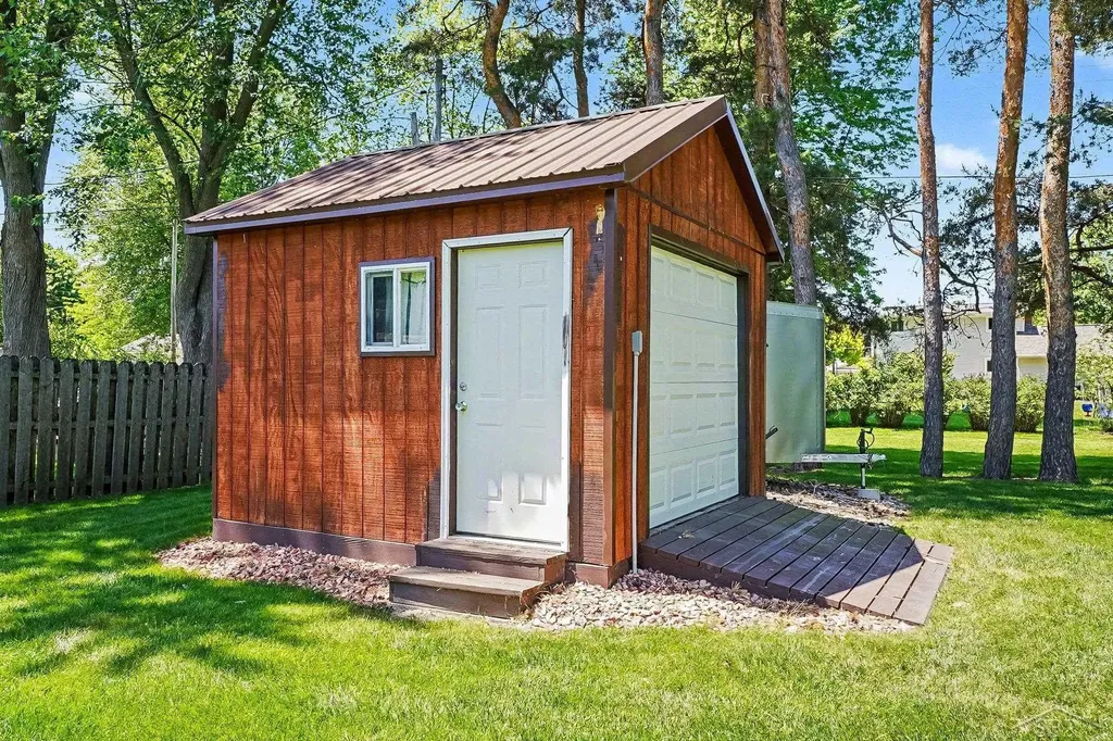 1825 Coolidge Avenue Saginaw Charter Township MI 48638