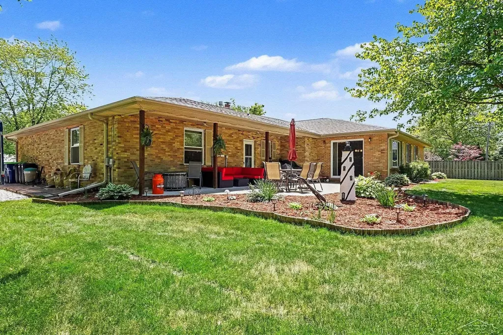 1825 Coolidge Avenue Saginaw Charter Township MI 48638