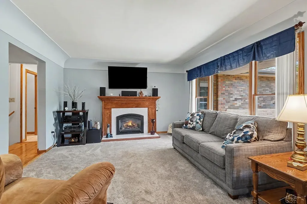 1825 Coolidge Avenue Saginaw Charter Township MI 48638