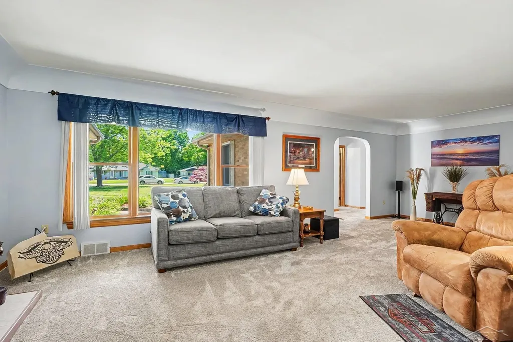 1825 Coolidge Avenue Saginaw Charter Township MI 48638