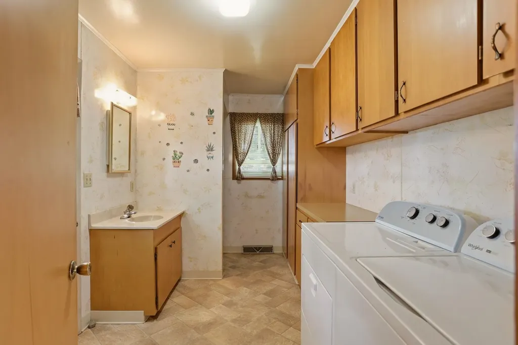 2388 S Portsmouth Road Bridgeport Charter Township MI 48601