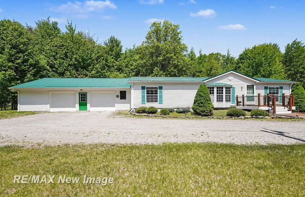 2827 N Eleven Mile Road Jerome Township MI 48618