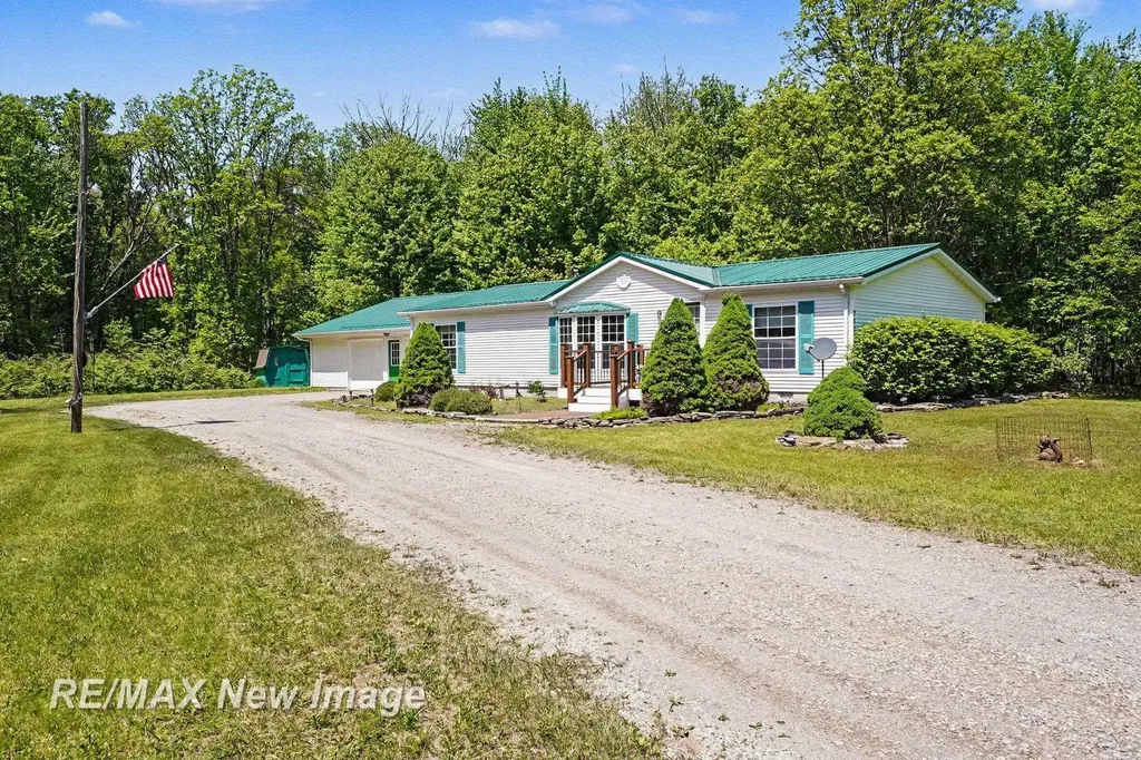 2827 N Eleven Mile Road Jerome Township MI 48618