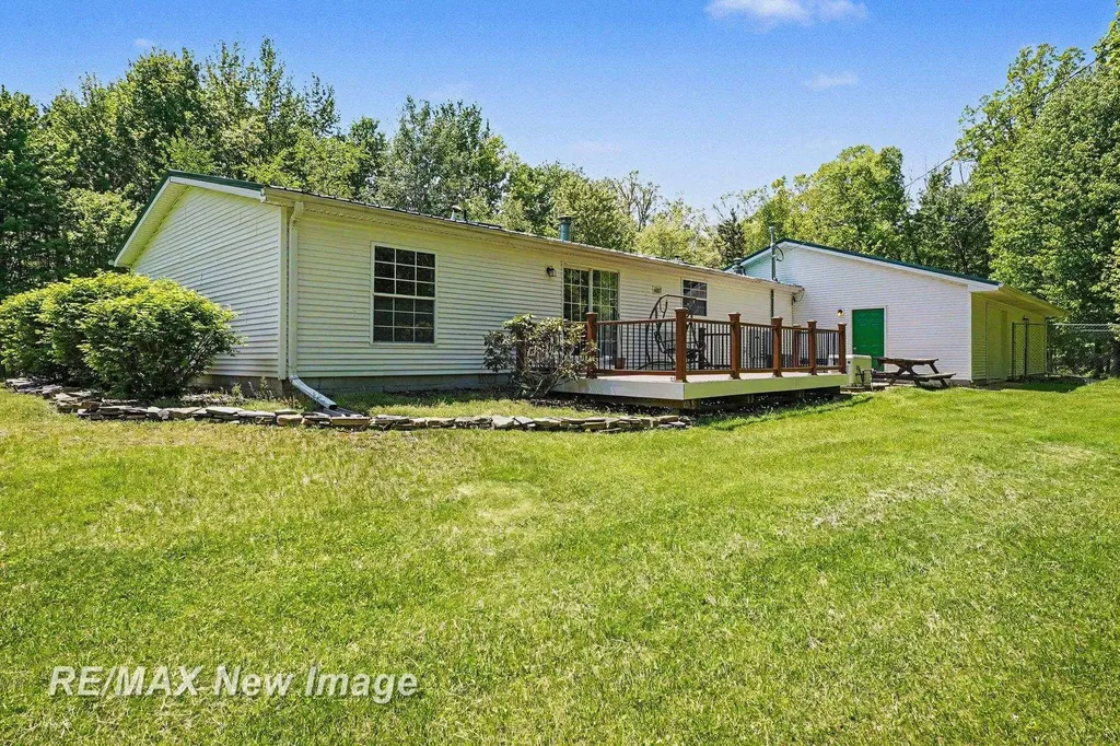 2827 N Eleven Mile Road Jerome Township MI 48618